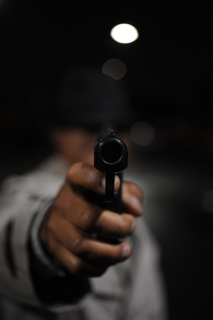 Foragidos são presos suspeitos de atirar nas mãos de homem no Novo Israel