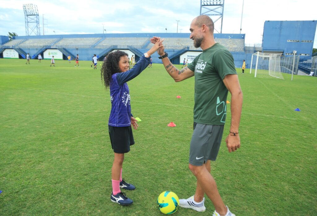 Atleta de Manaus 'dribla' crises de ansiedade por meio do esporte