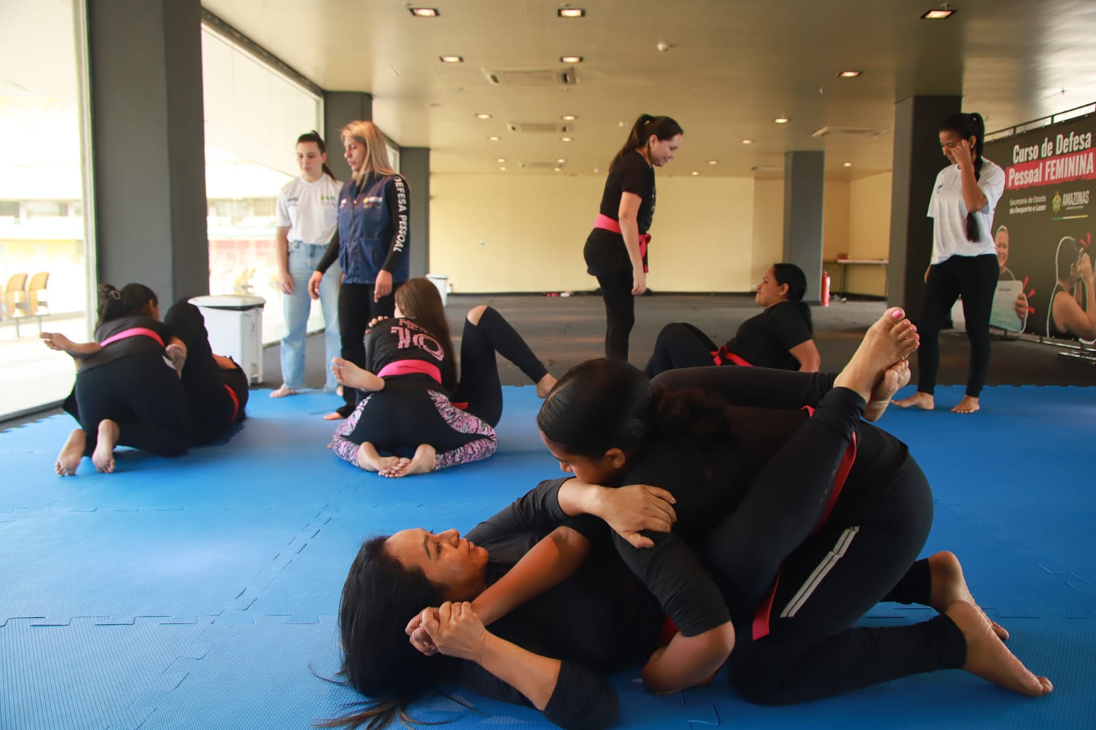 Curso gratuito de defesa pessoal para mulheres abre 150 vagas em Manaus