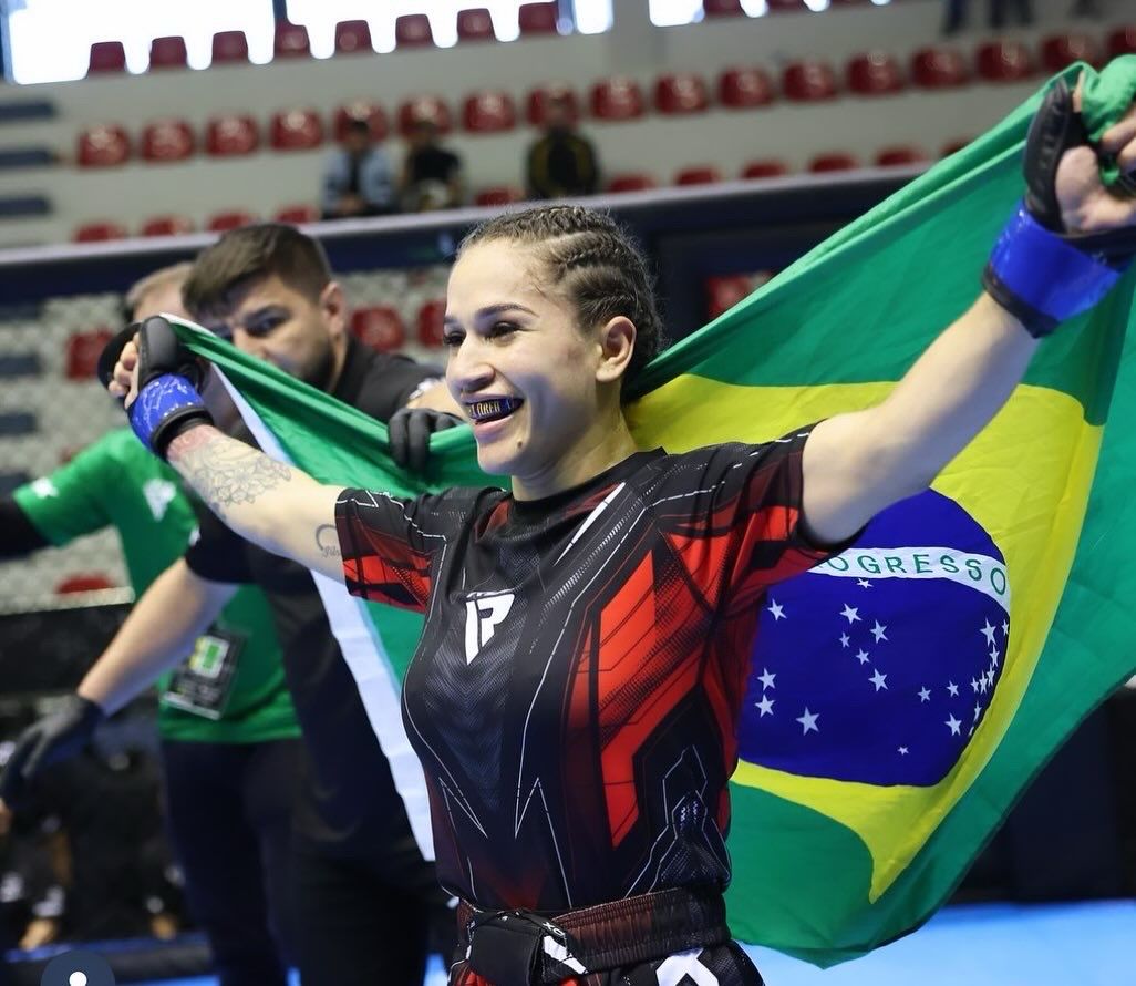 Atleta do Amazonas é campeã mundial de MMA
