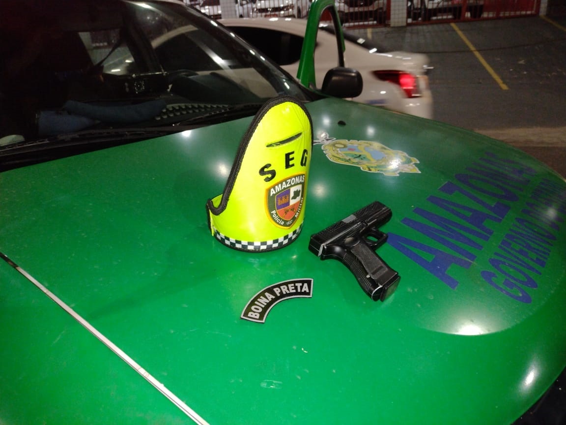 Dupla é presa enquanto atacava mulher em avenida em Manaus