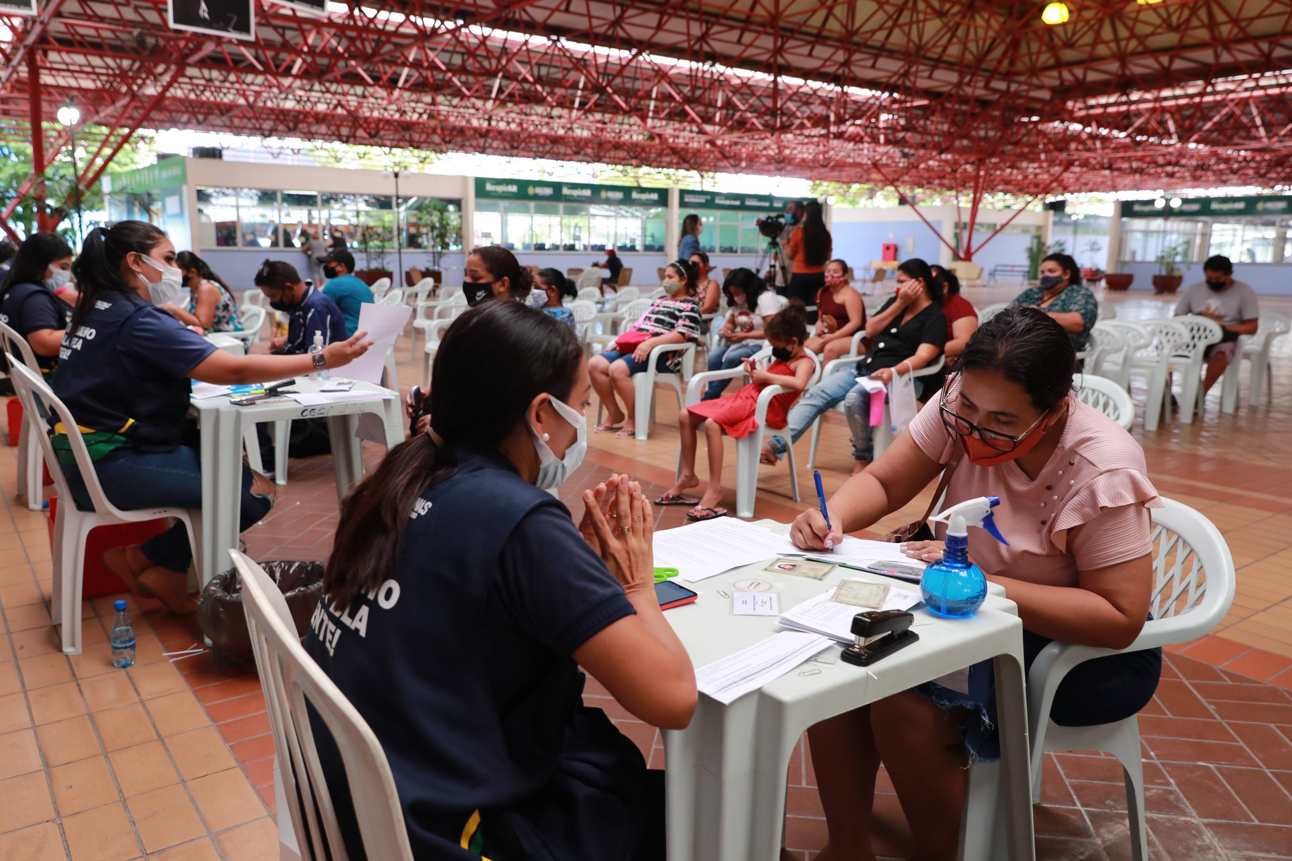 Auxílio Estadual começa a beneficiar novas famílias no Amazonas