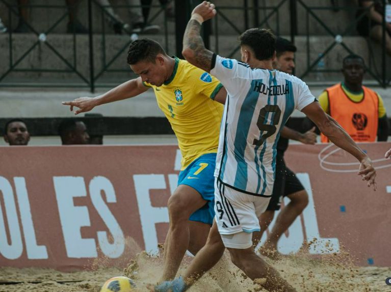Brasil goleia Argentina na Copa América de beach soccer