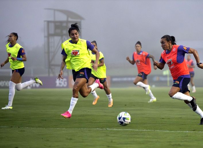 Técnico avalia como 'muito proveitoso' treinos com a seleção feminina