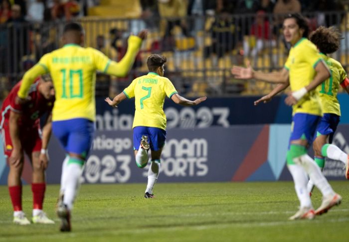 Brasil vence Colômbia e se classifica para a semifinal no futebol do Pan 2023