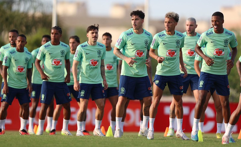 Diniz estreia na seleção após mudanças forçadas na convocação