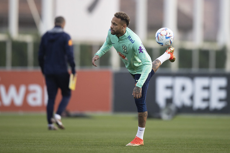 'Neymar não precisa ser capitão para ser líder da seleção', diz Tite
