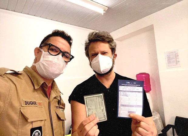 Selton Mello, Vladimir Brichta e mais são vacinados contra Covid no Rio