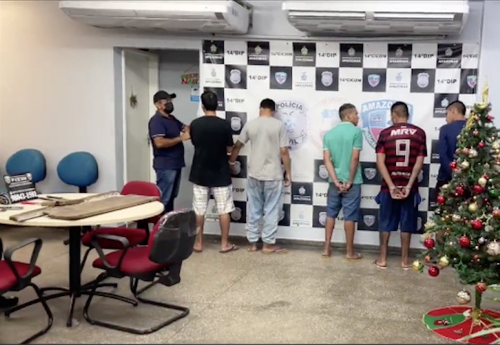 Polícia salva homem que seria morto pelo 'tribunal do crime' em Manaus 