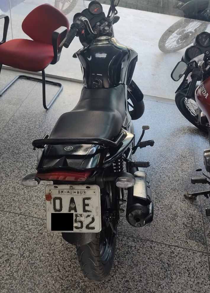 Casal é preso dando 'rolezinho' em Manaus com moto roubada