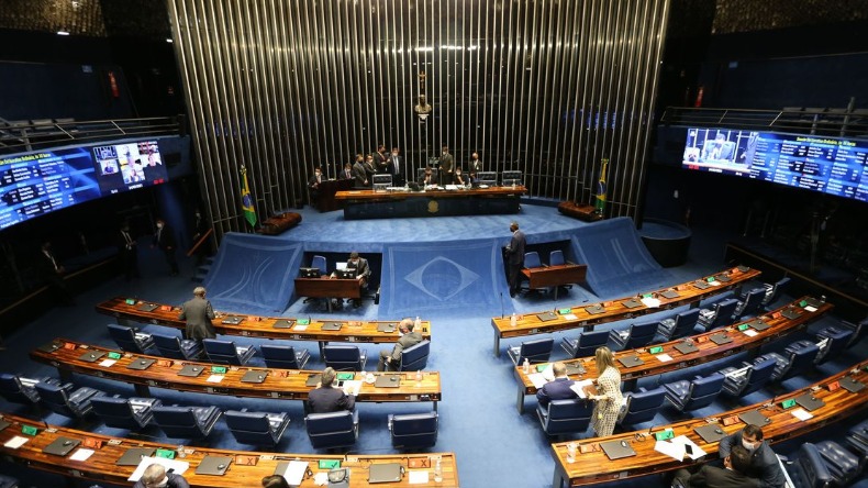 Senadores lamentam morte de vítimas de ataque a creche em Santa Catarina