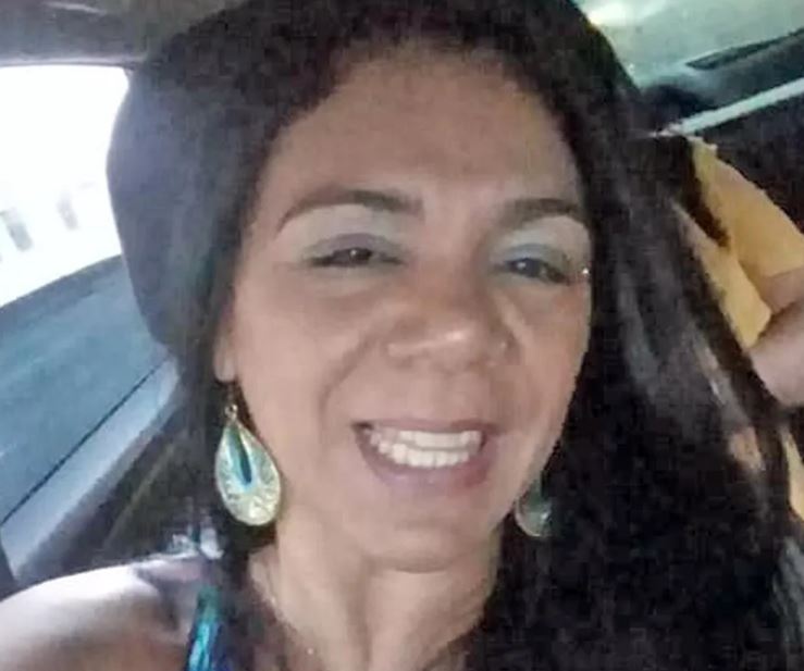 Mulher morre após comer chocolate que ganhou de aniversário 