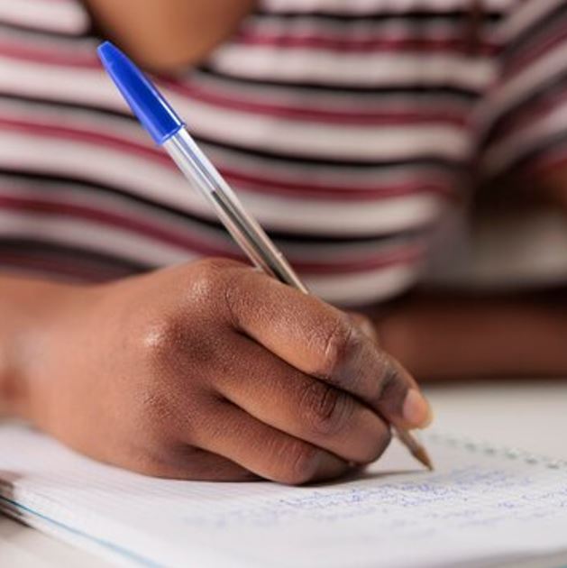 UFAM abre concurso com 25 vagas e salário de até R$ 4,5 mil 