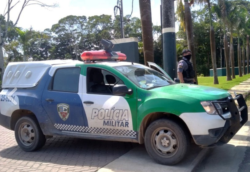 Homem é preso após esfaquear vizinho na frente de casa no Redenção