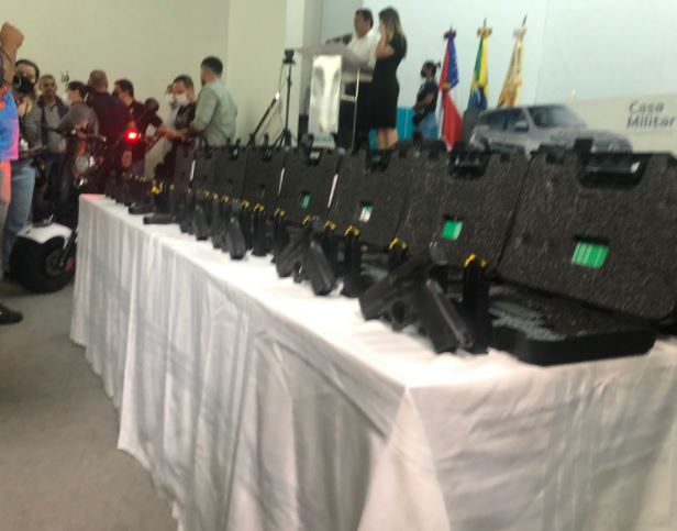  Guardas municipais recebem 250 armas em Manaus 