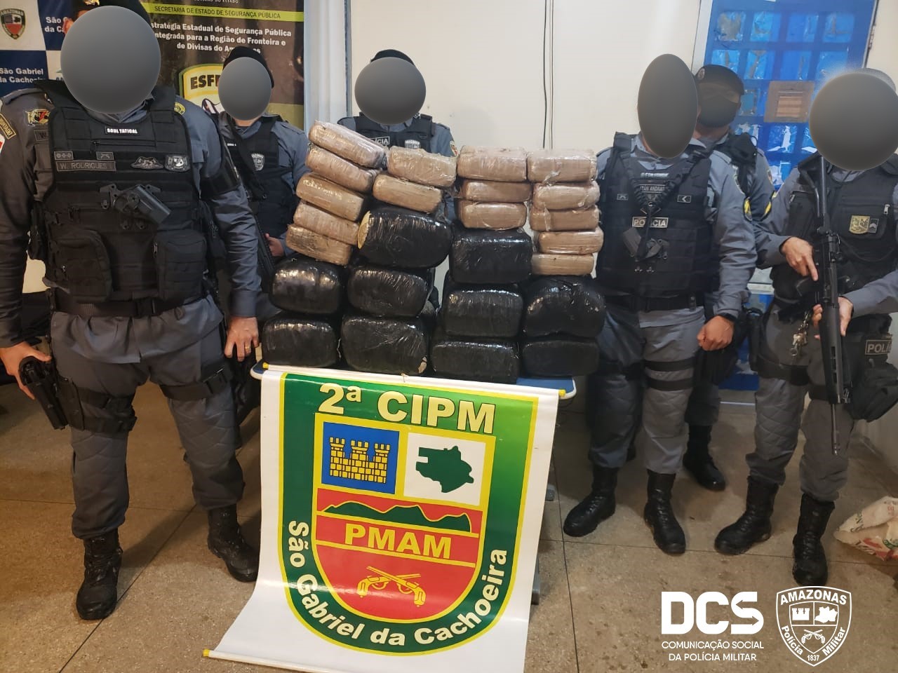 PM resgata mais de 100 Kg de maconha após naufrágio de barco no Rio Negro