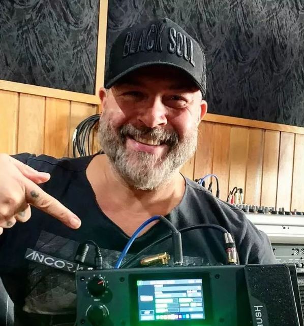 Polícia identifica trio suspeito de atirar no baixista "Mingau" no RJ