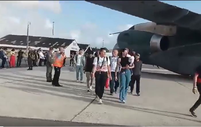 Voo com 69 repatriados em Israel chega ao Brasil