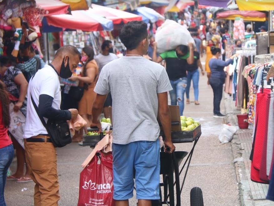 Operação realiza reordenamento do comércio no Centro de Manaus