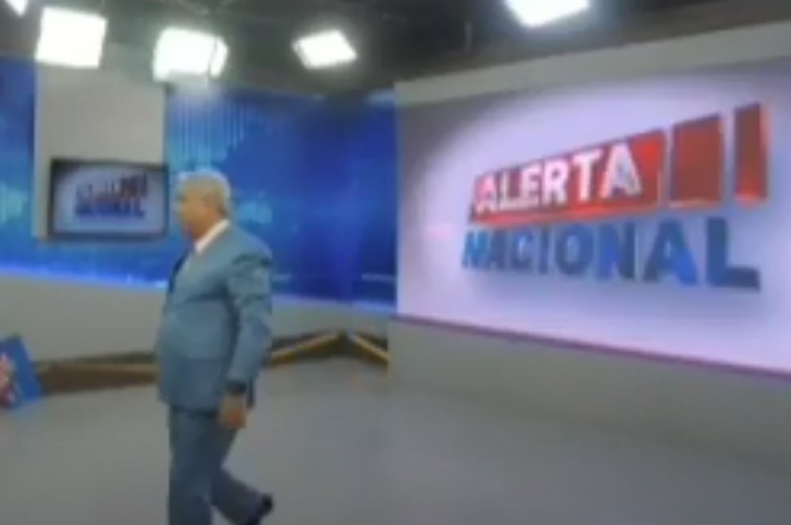 Irritado, Sikera Jr arranca microfone e abandona Alerta Nacional ao vivo