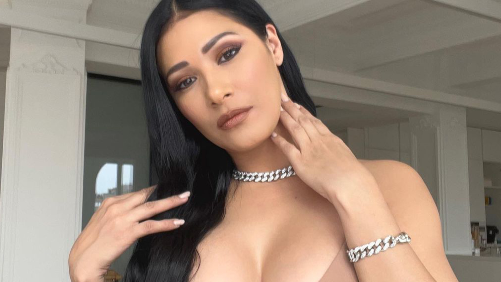 Simaria rebate críticas sobre expor seu corpo 