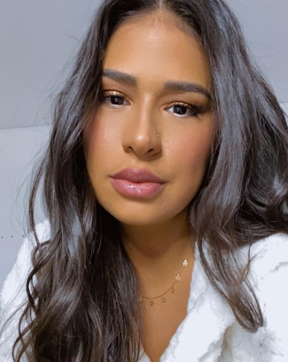 Simone, da dupla com Simaria, retira útero em cirurgia 3 meses após parto