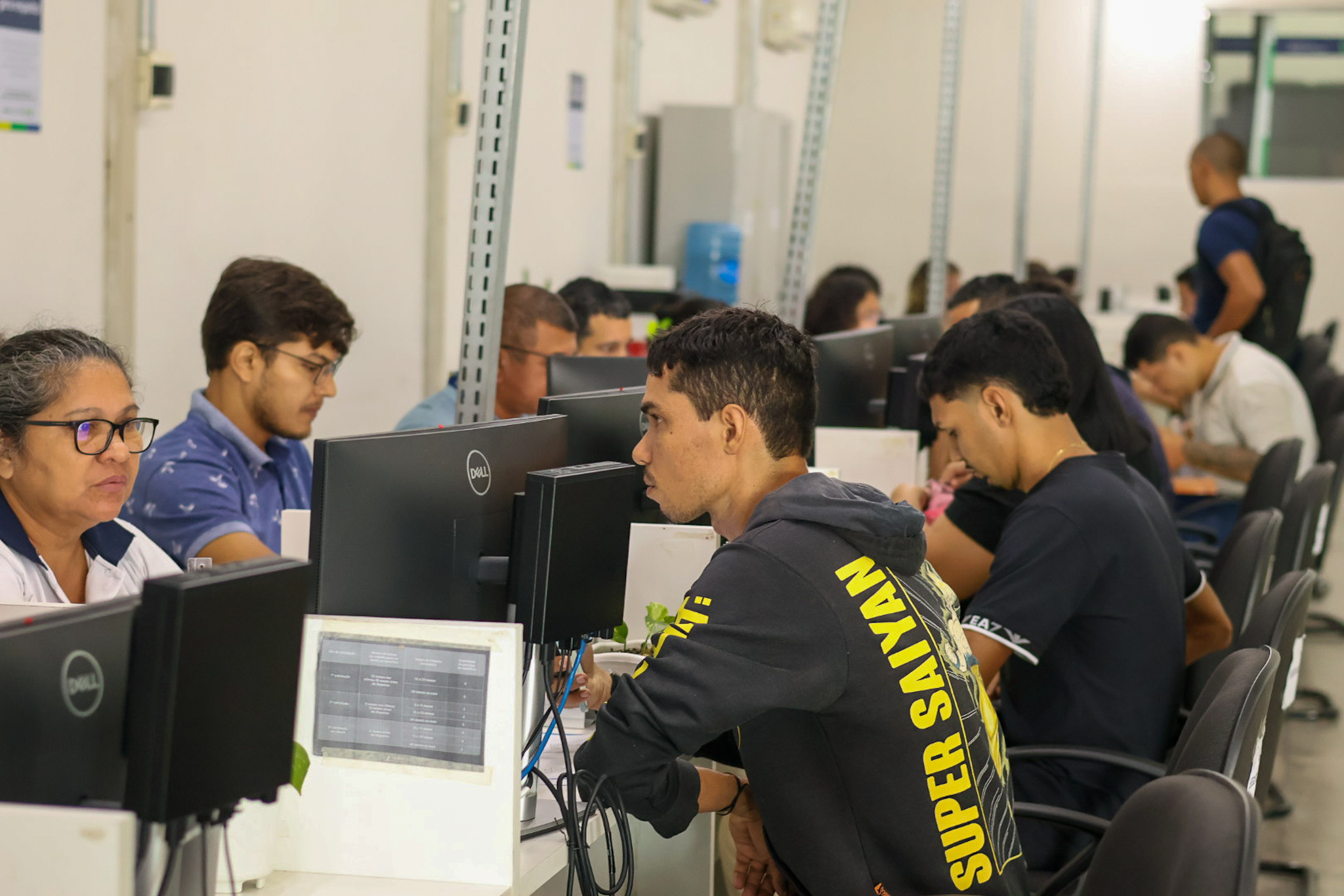 Peixeiro, menor aprendiz e mais: Veja vagas do Sine Amazonas desta quarta