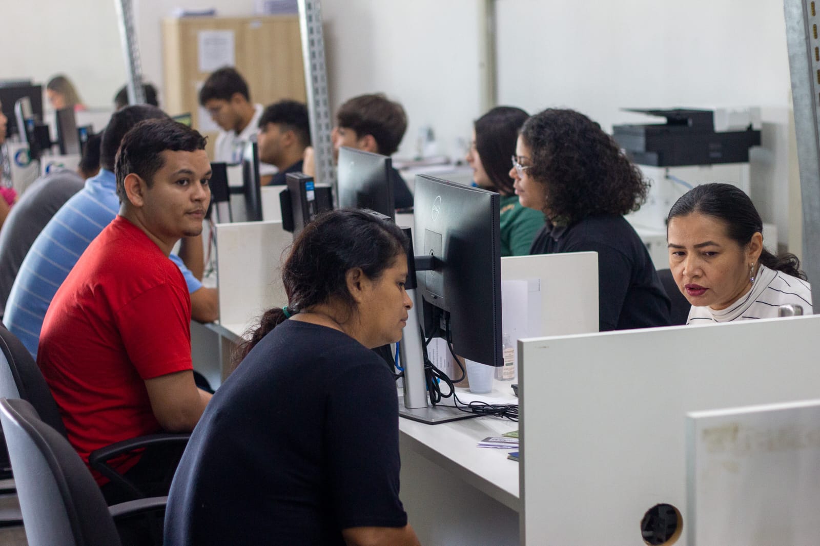 Sine Amazonas divulga 112 vagas de emprego para esta quinta-feira