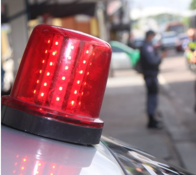 Homem se masturba na frente de crianças e acaba espancado em Manaus