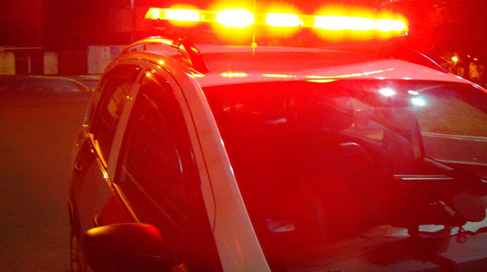 Homem se descontrola ao ver ex com novo namorado e tenta matá-la a facadas em Manaus