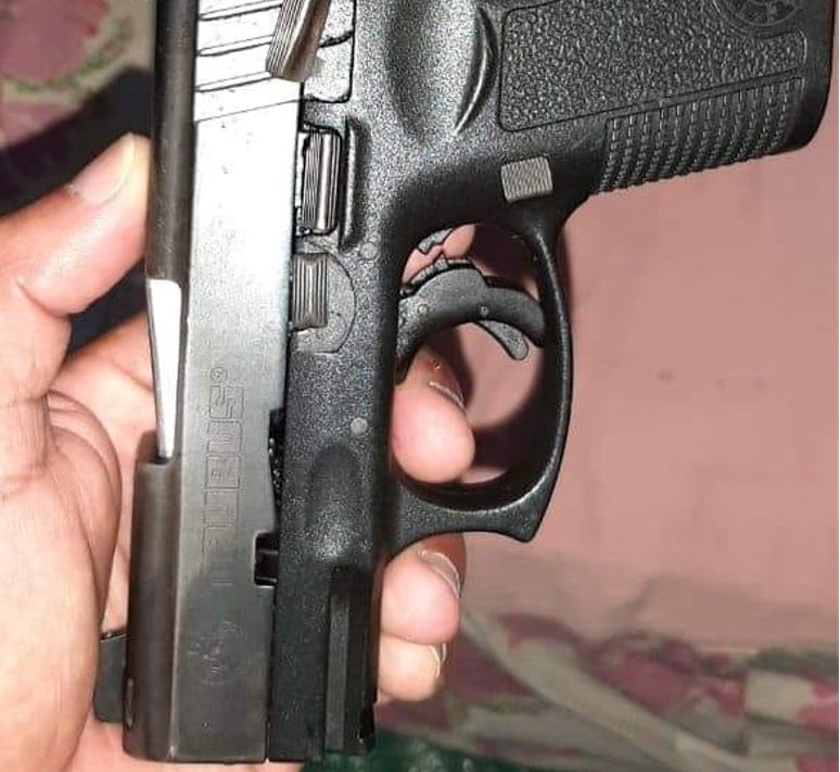 Homem é preso com pistola escondida na bagagem em porto no Amazonas