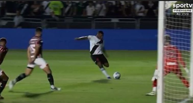 Vasco vence São Paulo de virada e respira no Brasileirão