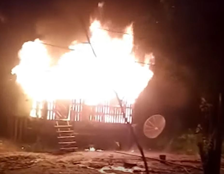 Homem é preso após incendiar casa com esposa dentro no Amazonas