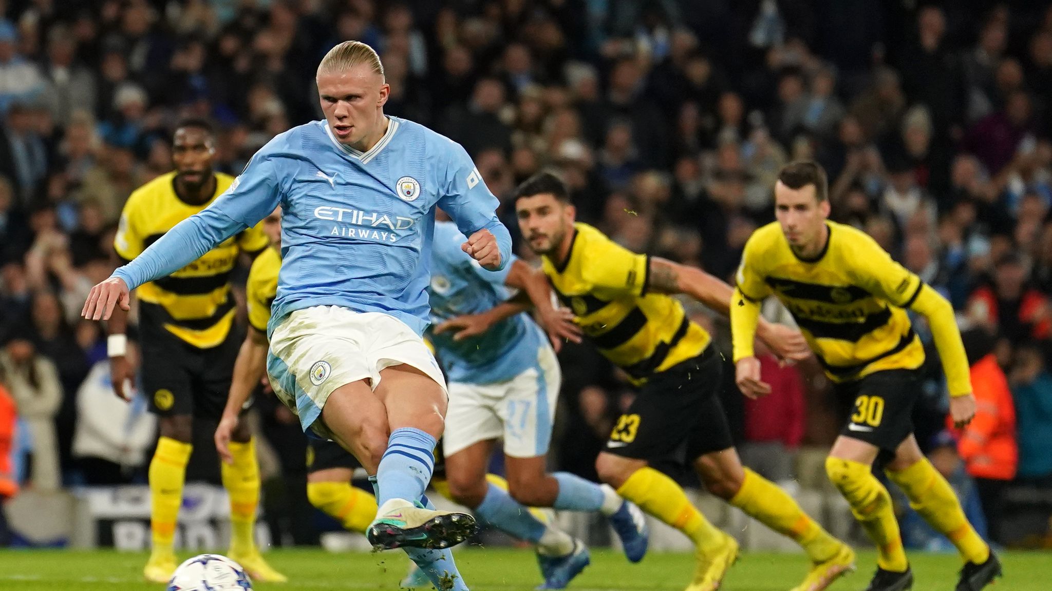 City vence Young Boys com dois de Haaland e se classifica na Champions