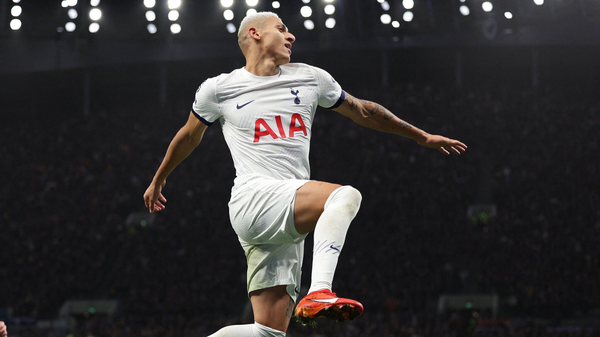 Richarlison faz dois gols contra o Newcastle e quebra jejum de três meses