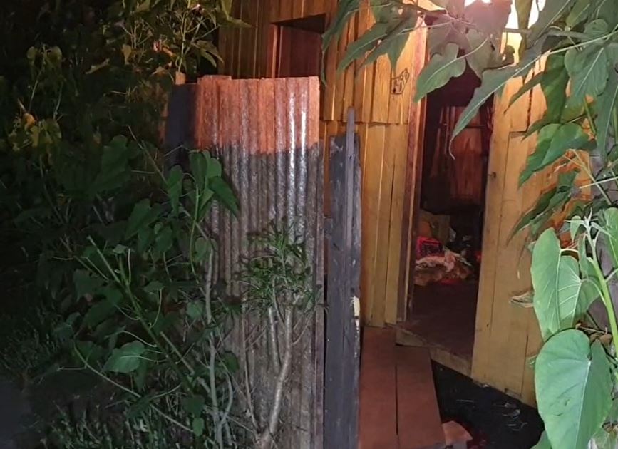 Homem incendeia casa com esposa e filhos dentro no Amazonas