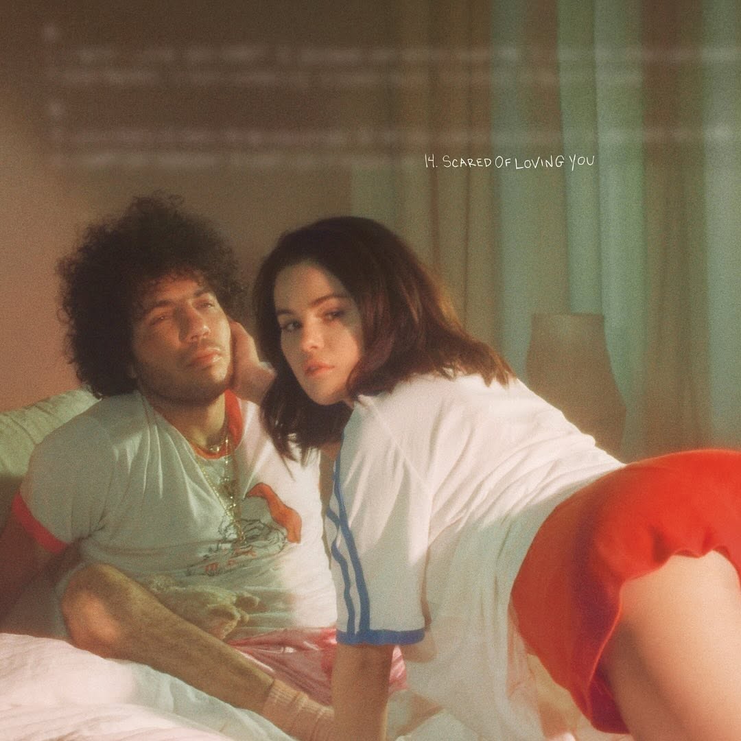 Selena Gomez anuncia álbum com o noivo Benny Blanco