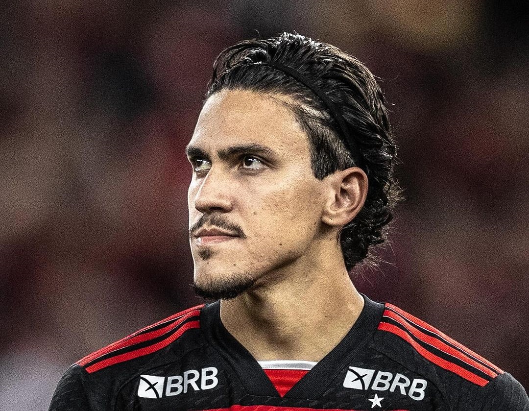 Pedro, do Flamengo, faz tratamento para diminuir tamanho do queixo 