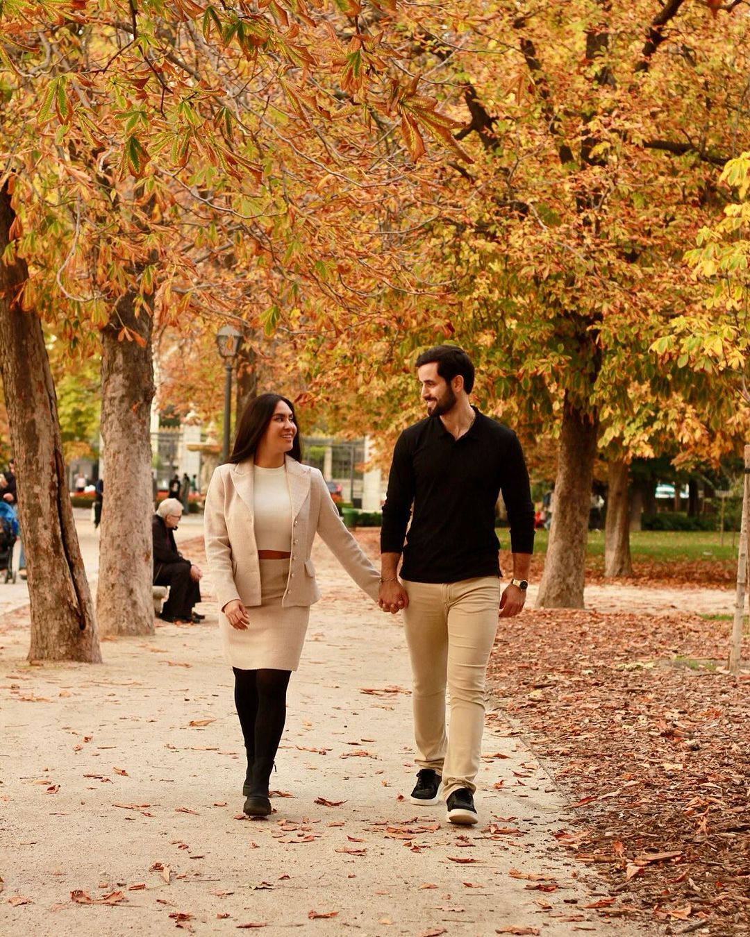 Isabelle Nogueira e Matteus desembarcam na Espanha; fotos