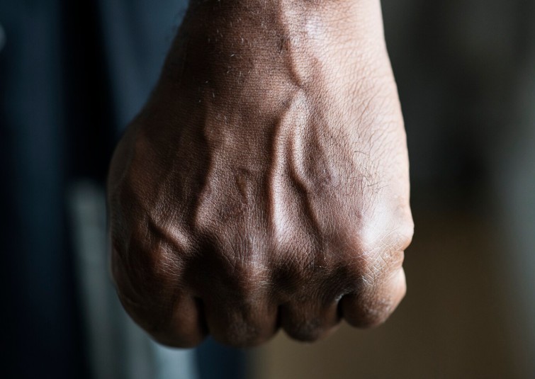 Ex é preso por ameaçar, agredir e estuprar jovem em Manaus