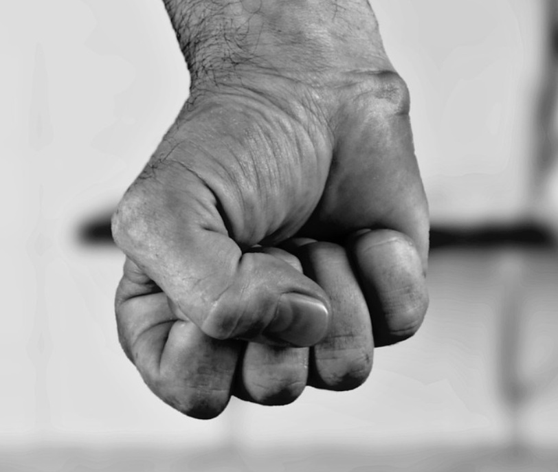 Adolescente de 14 anos morre ao tentar separar briga de casal  