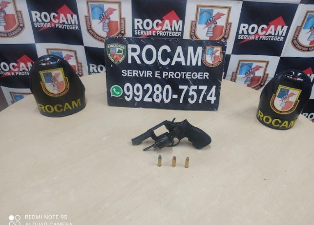 Homem é preso com armas em rip-rap de Manaus