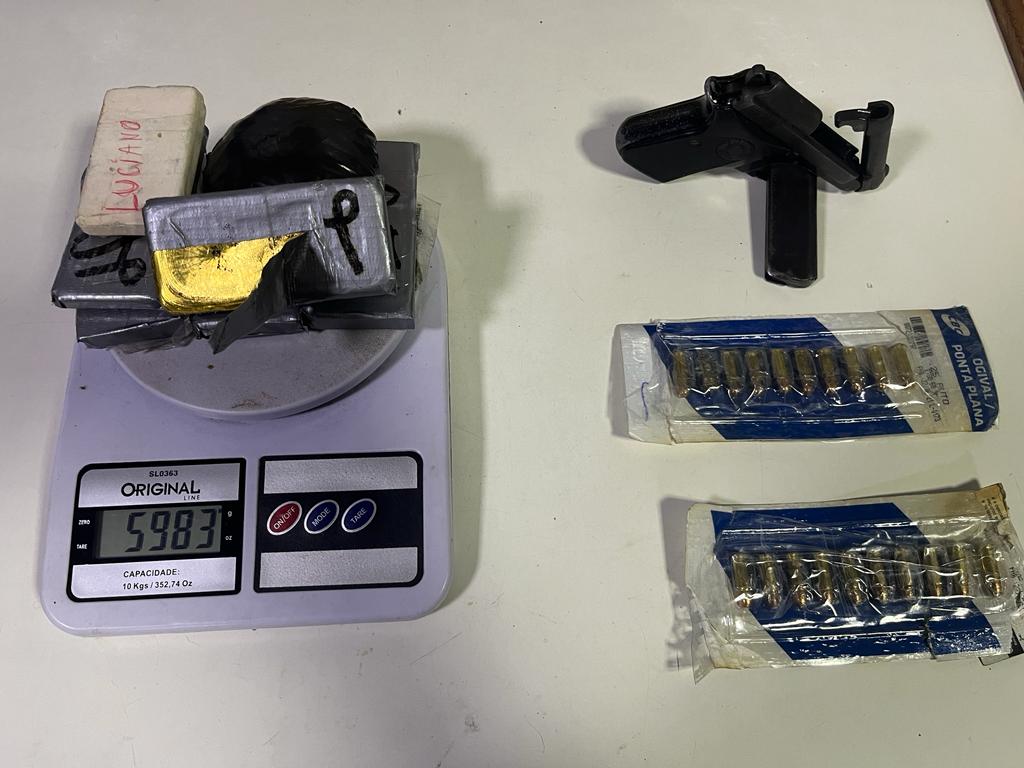 Dupla é presa com arma e barras de ouro escondidas em lancha no Amazonas