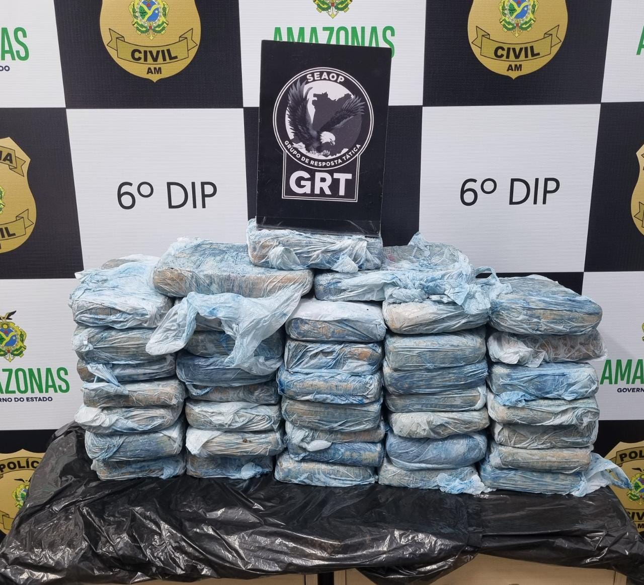 Homem é preso com drogas escondidas em lancha em porto de Manaus