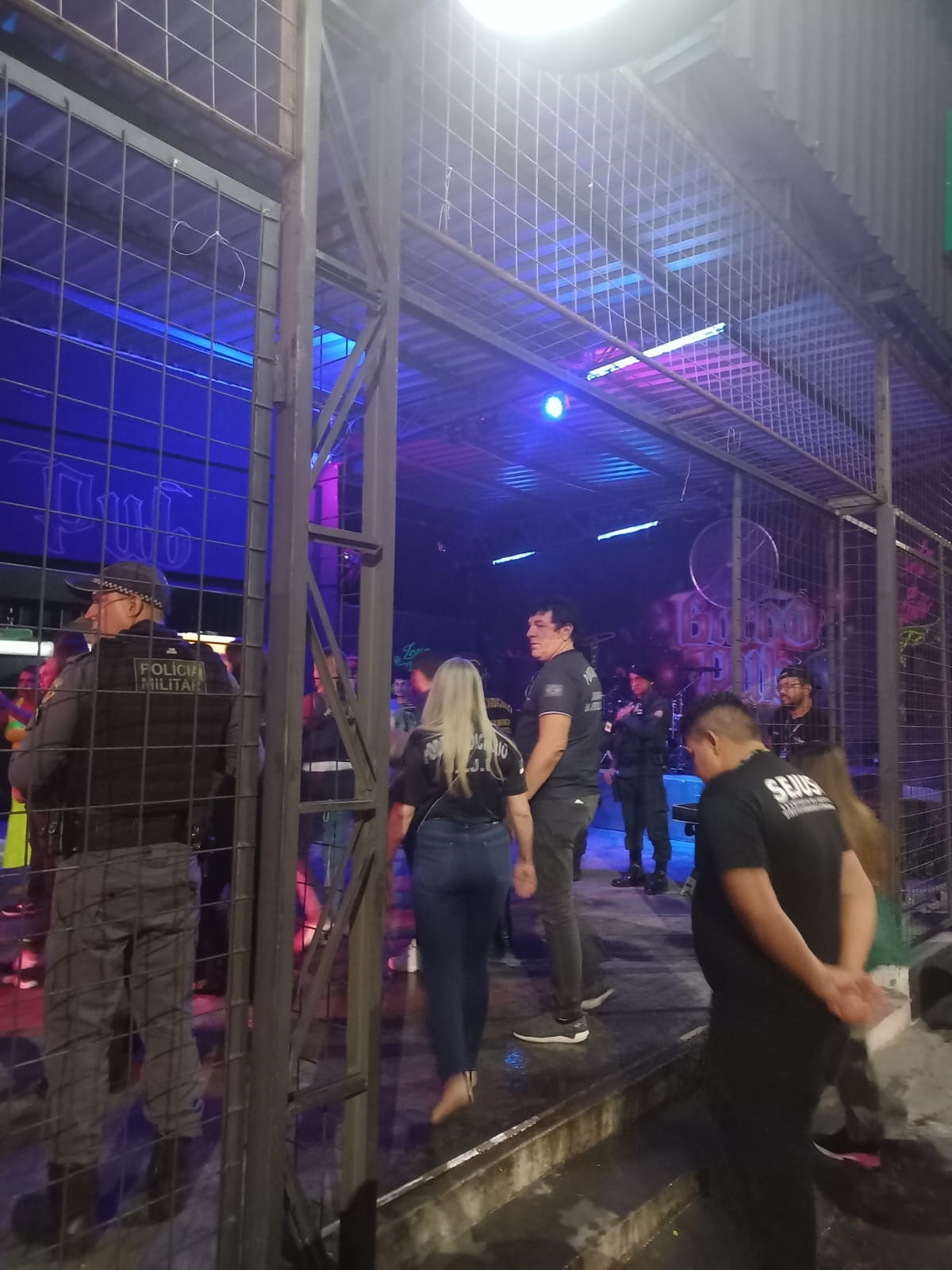 Estabelecimentos são interditados durante fiscalização em Manaus