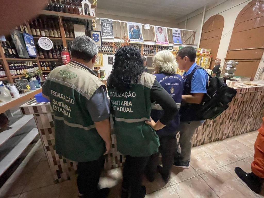 Bares são autuados durante fiscalização em Manaus 