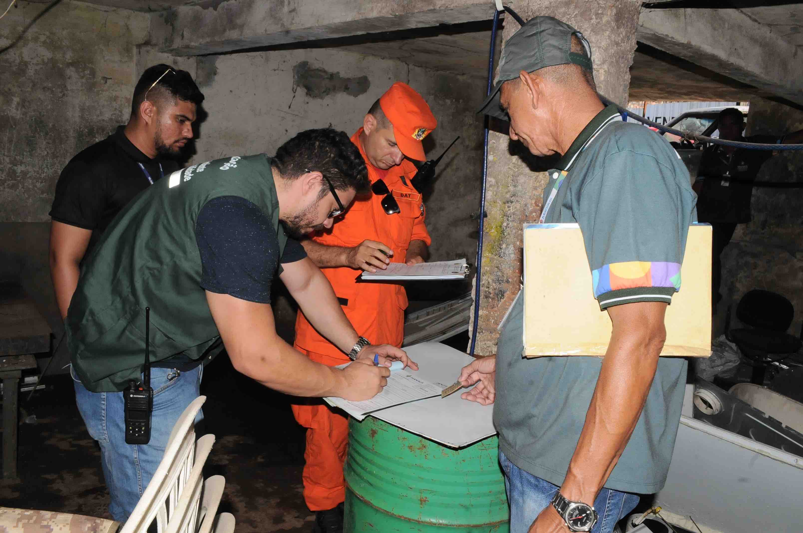 Estabelecimentos são interditados durante fiscalização em Manaus