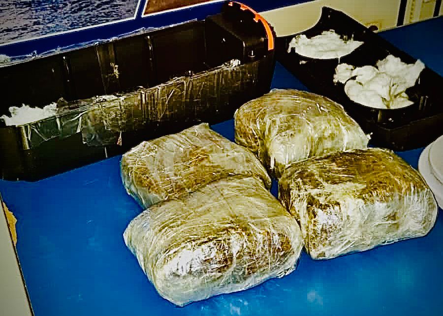 Droga avaliada em R$ 38 mil é achada dentro de caixas em barco no Amazonas