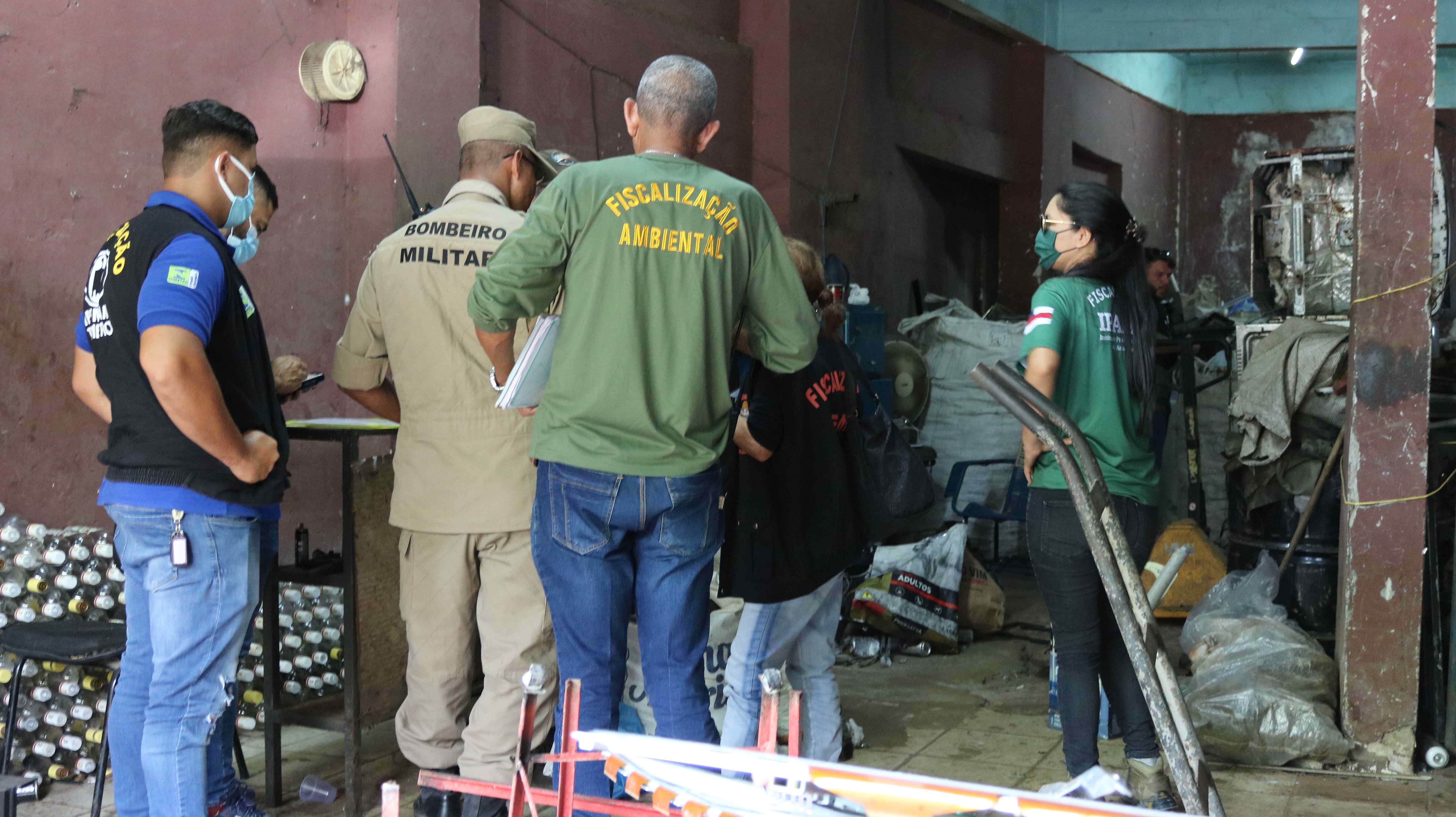 Sucatarias são alvos de fiscalização em Manaus
