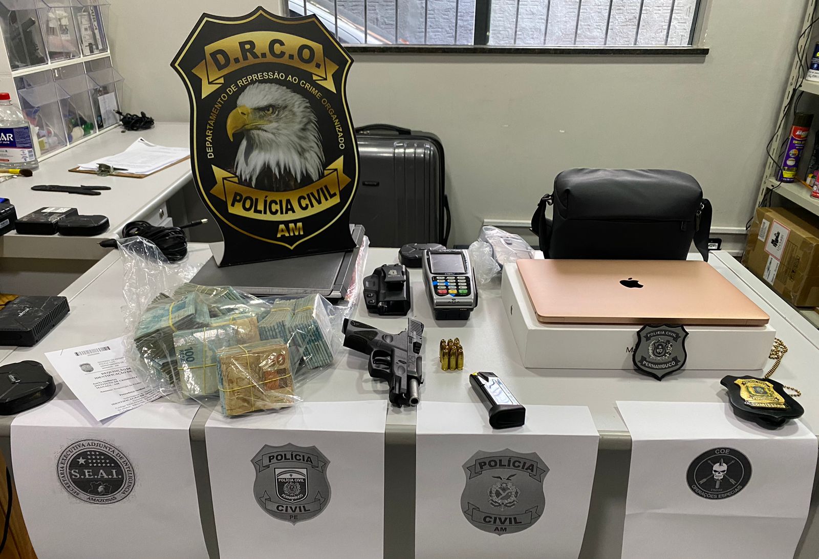 Homem é preso e mais de R$ 97 mil são apreendidos em Manaus